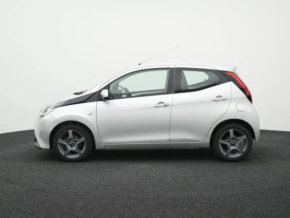 1.0 VVT-i x-cite AUTOMAAT | CAMERA | MIRROR LINK | CLIMATE CONTROL