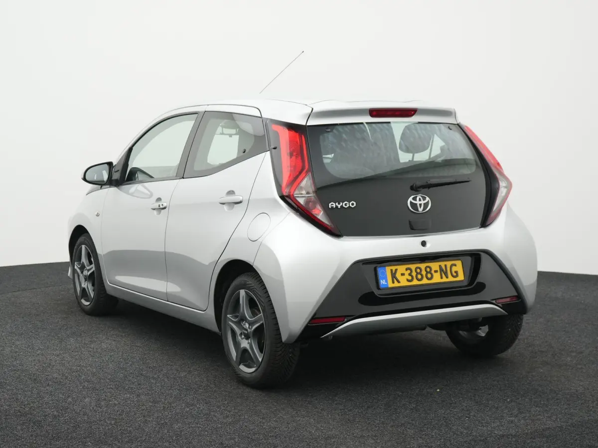 1.0 VVT-i x-cite AUTOMAAT | CAMERA | MIRROR LINK | CLIMATE CONTROL