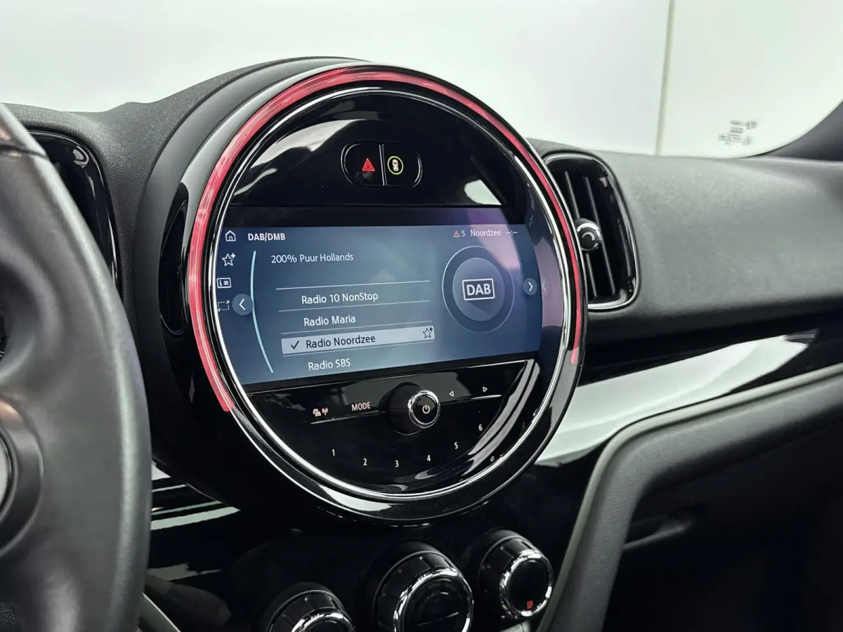 1.5 Cooper ALL4 Chili | PANORAMADAK | LEDER | CAMERA | NAVIGATIE | STOELVERWARMING | DIGITAAL DASHBOARD | LED |
