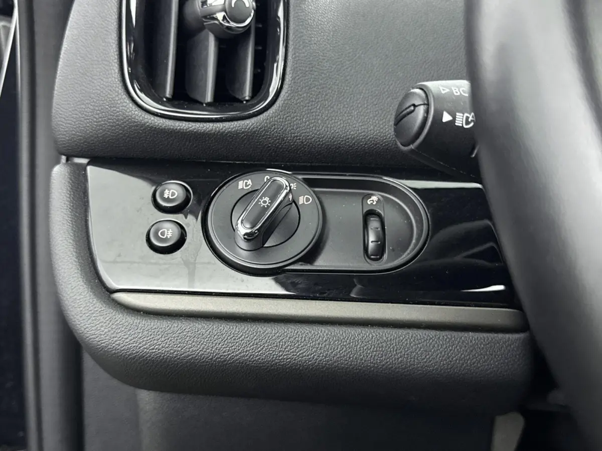 1.5 Cooper ALL4 Chili | PANORAMADAK | LEDER | CAMERA | NAVIGATIE | STOELVERWARMING | DIGITAAL DASHBOARD | LED |