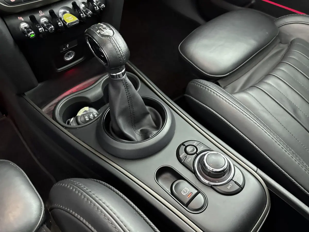 1.5 Cooper ALL4 Chili | PANORAMADAK | LEDER | CAMERA | NAVIGATIE | STOELVERWARMING | DIGITAAL DASHBOARD | LED |