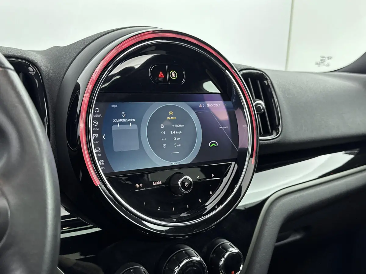 1.5 Cooper ALL4 Chili | PANORAMADAK | LEDER | CAMERA | NAVIGATIE | STOELVERWARMING | DIGITAAL DASHBOARD | LED |