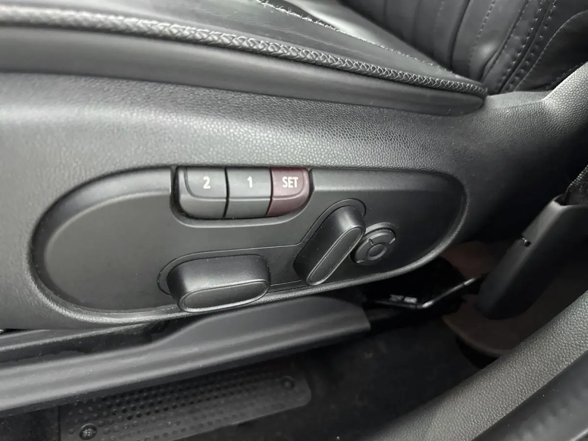 1.5 Cooper ALL4 Chili | PANORAMADAK | LEDER | CAMERA | NAVIGATIE | STOELVERWARMING | DIGITAAL DASHBOARD | LED |