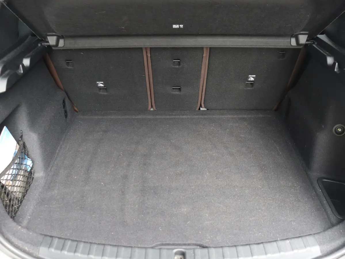 220i | M Sportpakket | Panodak | Trekhaak | Head-Up | Harman Kardon | Comfort Access | Parking Assistant Plus | 18'' LMV