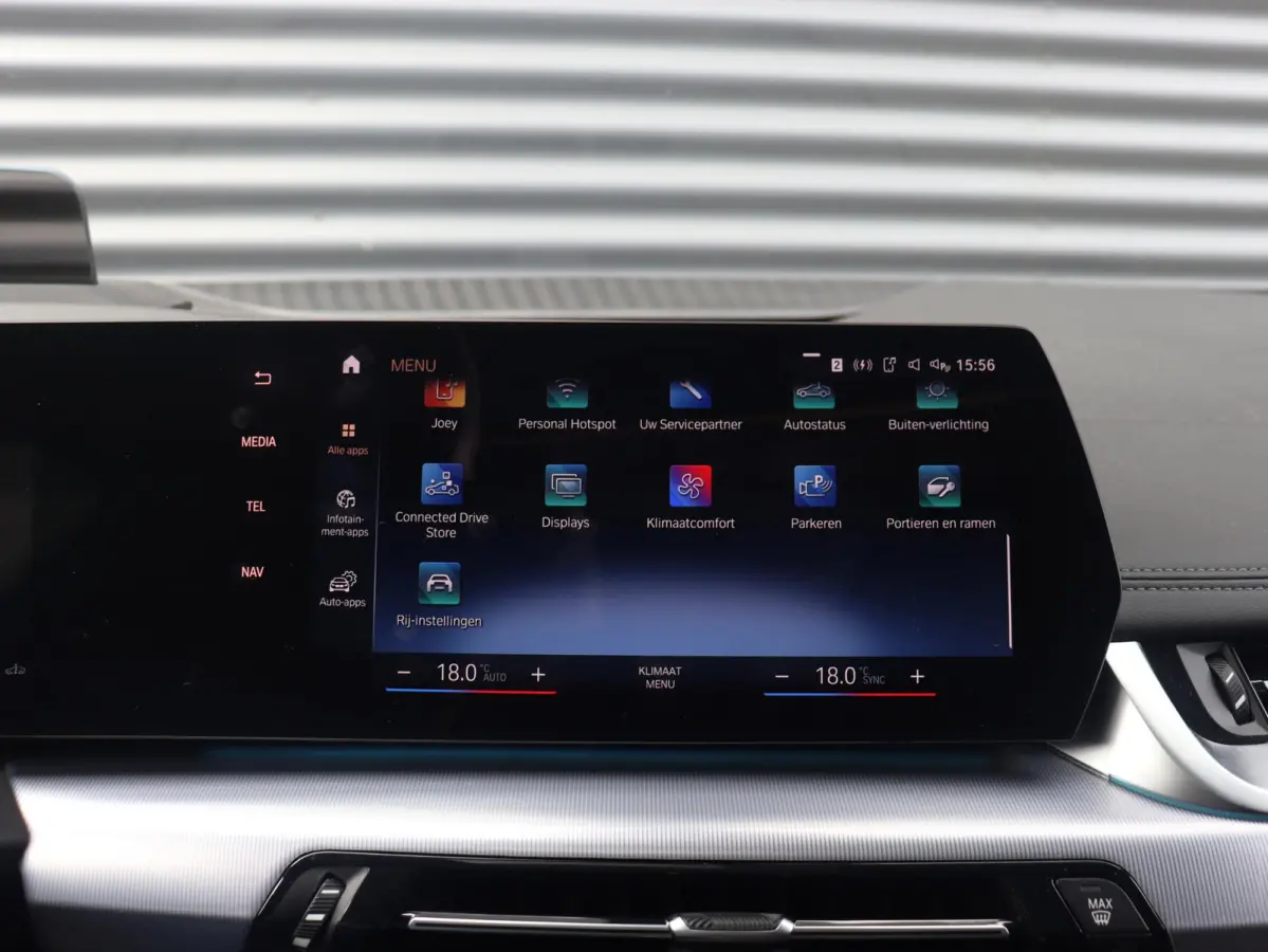 220i | M Sportpakket | Panodak | Trekhaak | Head-Up | Harman Kardon | Comfort Access | Parking Assistant Plus | 18'' LMV