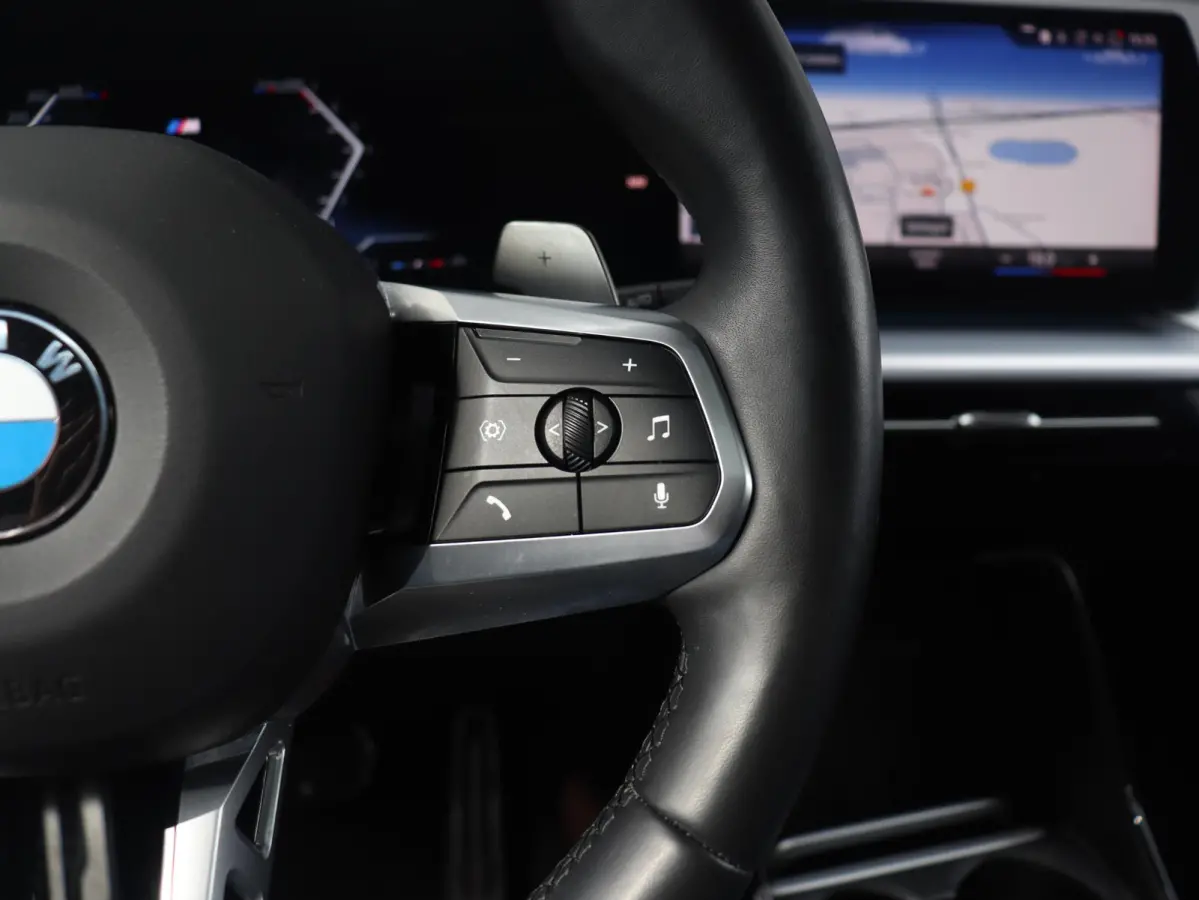 220i | M Sportpakket | Panodak | Trekhaak | Head-Up | Harman Kardon | Comfort Access | Parking Assistant Plus | 18'' LMV