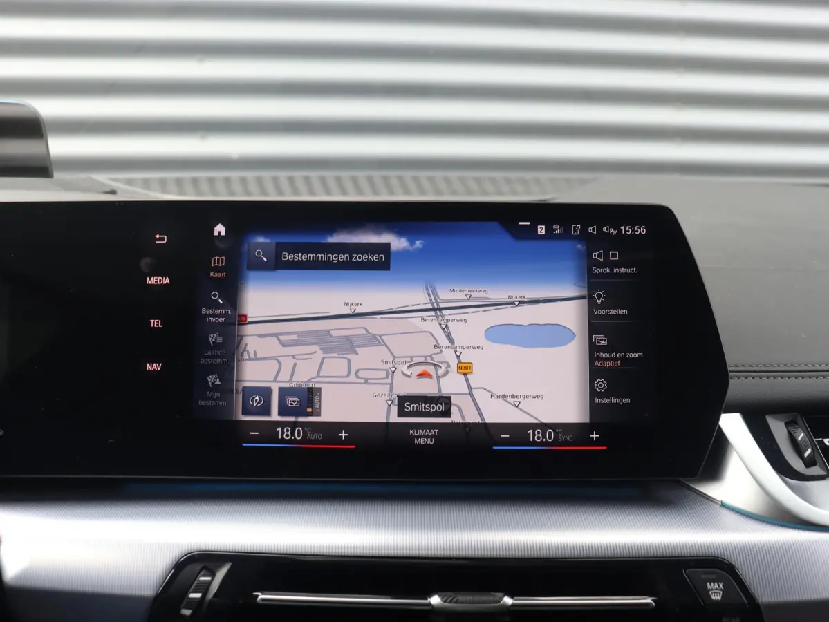 220i | M Sportpakket | Panodak | Trekhaak | Head-Up | Harman Kardon | Comfort Access | Parking Assistant Plus | 18'' LMV