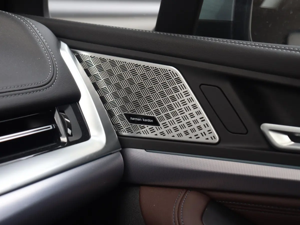 220i | M Sportpakket | Panodak | Trekhaak | Head-Up | Harman Kardon | Comfort Access | Parking Assistant Plus | 18'' LMV