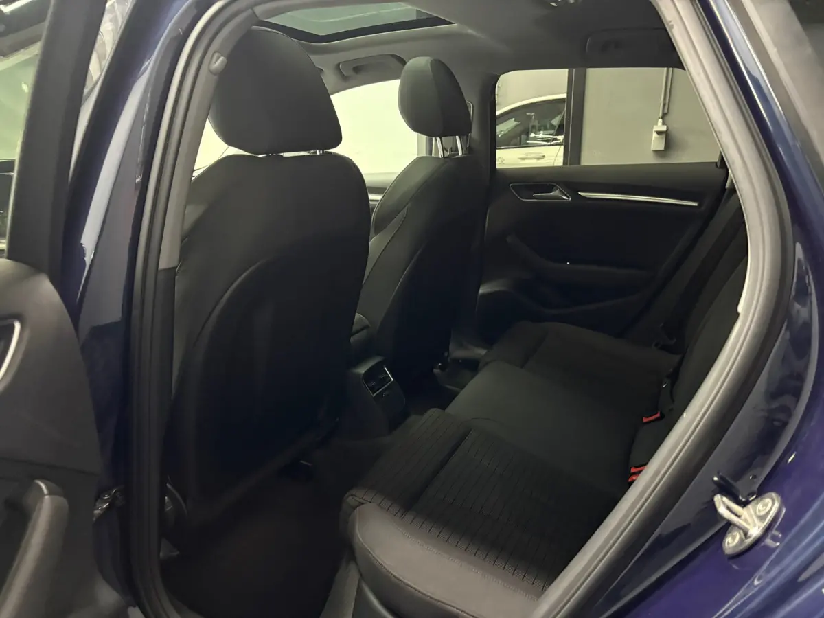 1.0 TFSI Sport Lease Edition