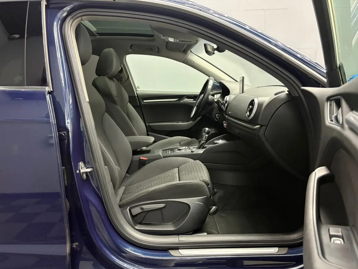1.0 TFSI Sport Lease Edition