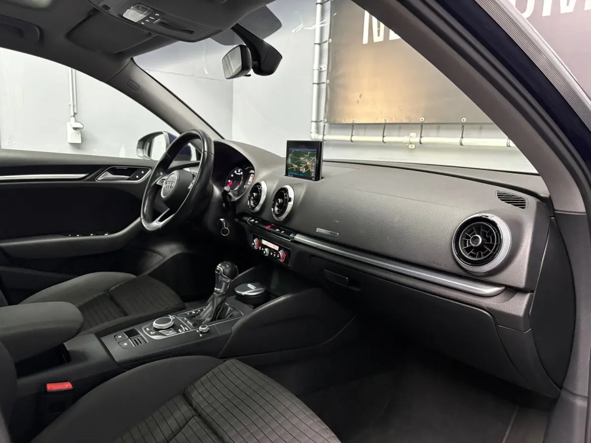 1.0 TFSI Sport Lease Edition