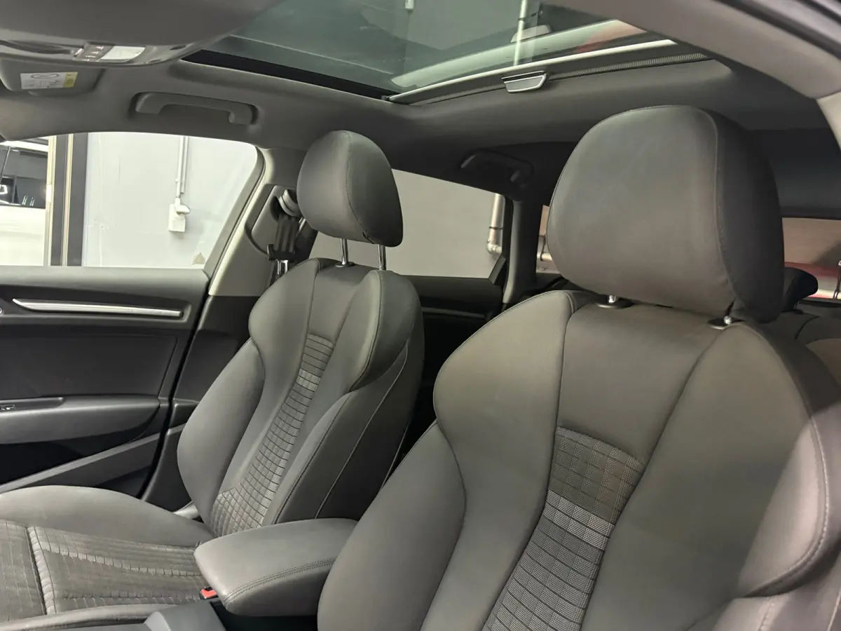 1.0 TFSI Sport Lease Edition