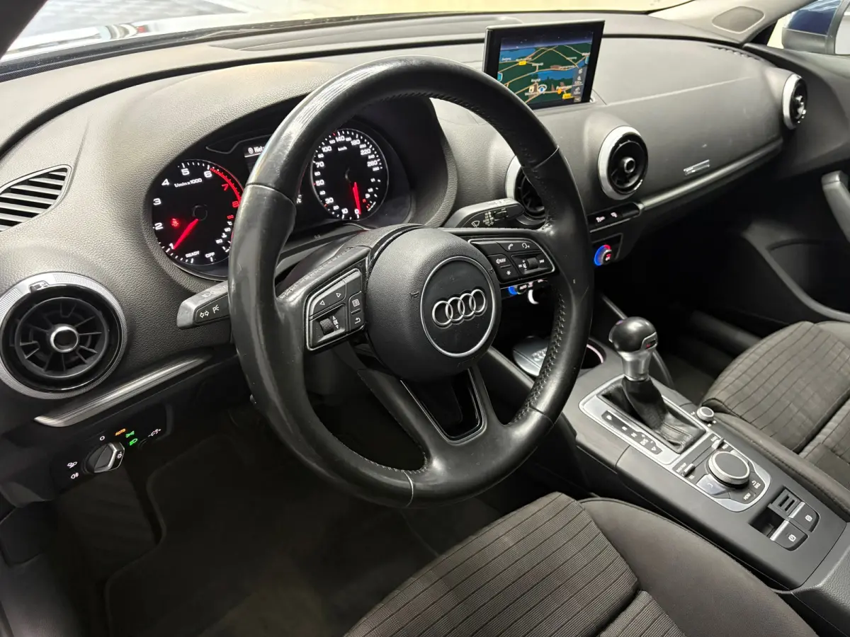 1.0 TFSI Sport Lease Edition