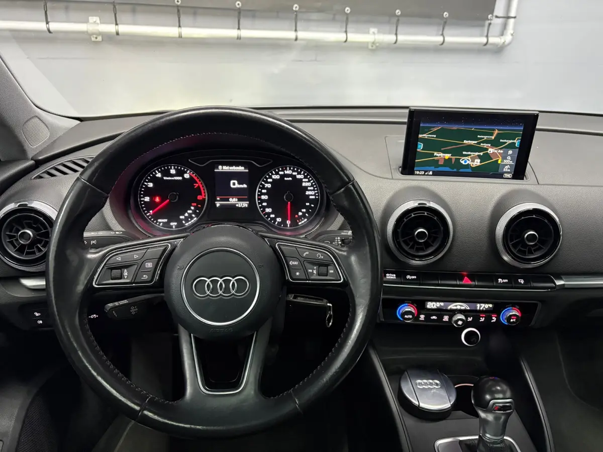 1.0 TFSI Sport Lease Edition