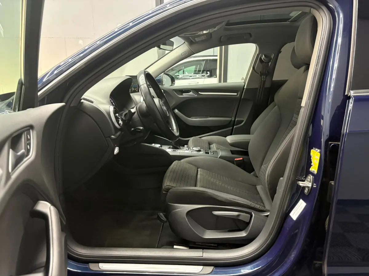 1.0 TFSI Sport Lease Edition