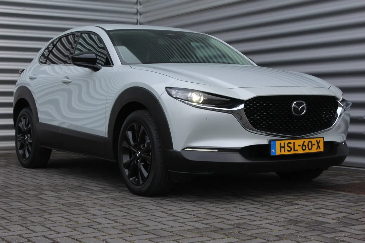 2.5 e-SKYACTIV-G M HYBRID 140PK HOMURA AUTOMAAT / NAVI / CLIMA / FULL-LED / PDC / 18" LMV / KEYLESS / AFN. TREKHAAK / WINTERPAKKET / ADAPT. CRUISECONTROL / 1E EIGENAAR / NIEUWSTAAT !!