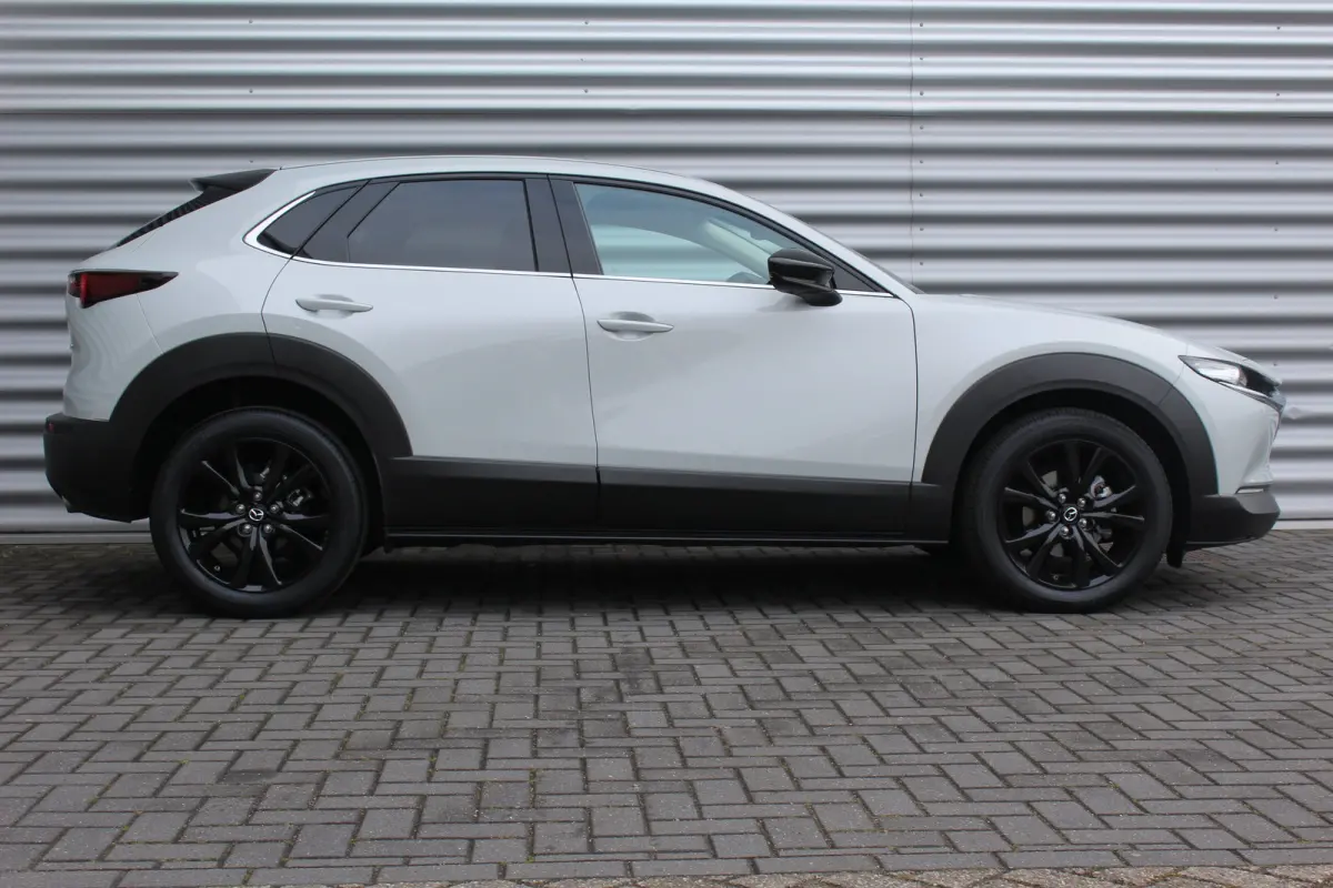 2.5 e-SKYACTIV-G M HYBRID 140PK HOMURA AUTOMAAT / NAVI / CLIMA / FULL-LED / PDC / 18" LMV / KEYLESS / AFN. TREKHAAK / WINTERPAKKET / ADAPT. CRUISECONTROL / 1E EIGENAAR / NIEUWSTAAT !!