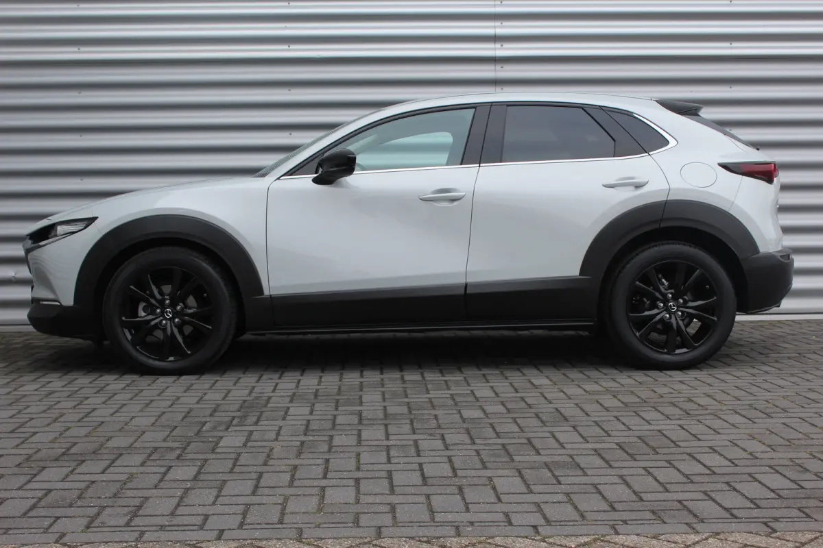 2.5 e-SKYACTIV-G M HYBRID 140PK HOMURA AUTOMAAT / NAVI / CLIMA / FULL-LED / PDC / 18" LMV / KEYLESS / AFN. TREKHAAK / WINTERPAKKET / ADAPT. CRUISECONTROL / 1E EIGENAAR / NIEUWSTAAT !!