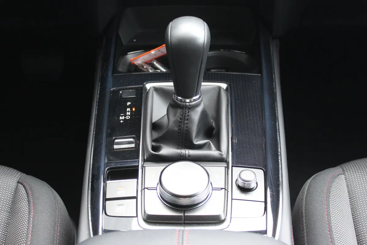 2.5 e-SKYACTIV-G M HYBRID 140PK HOMURA AUTOMAAT / NAVI / CLIMA / FULL-LED / PDC / 18" LMV / KEYLESS / AFN. TREKHAAK / WINTERPAKKET / ADAPT. CRUISECONTROL / 1E EIGENAAR / NIEUWSTAAT !!