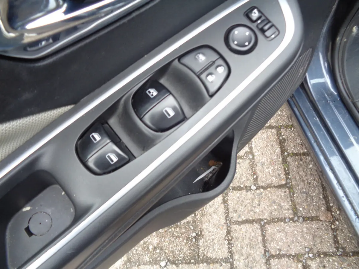 1.0 IG-T N-Connecta airco< navigatie, Carplay, Camera, PDC, LM velgen