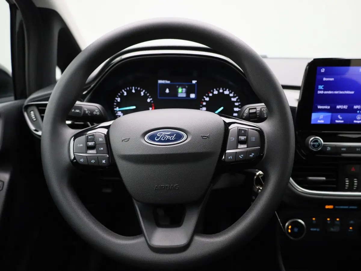 1.0 EcoBoost Titanium | APPLE CARPLAY - ANDROID AUTO | CLIMATE CONTROL | CRUISE CONTROL | PARKEERSENSOREN ACHTER | LANE ASSIST |