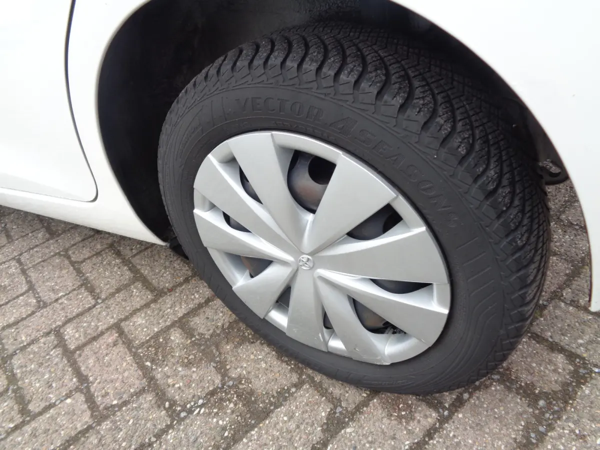 1.0 VVT-i x-fun Airco, Bluetooth