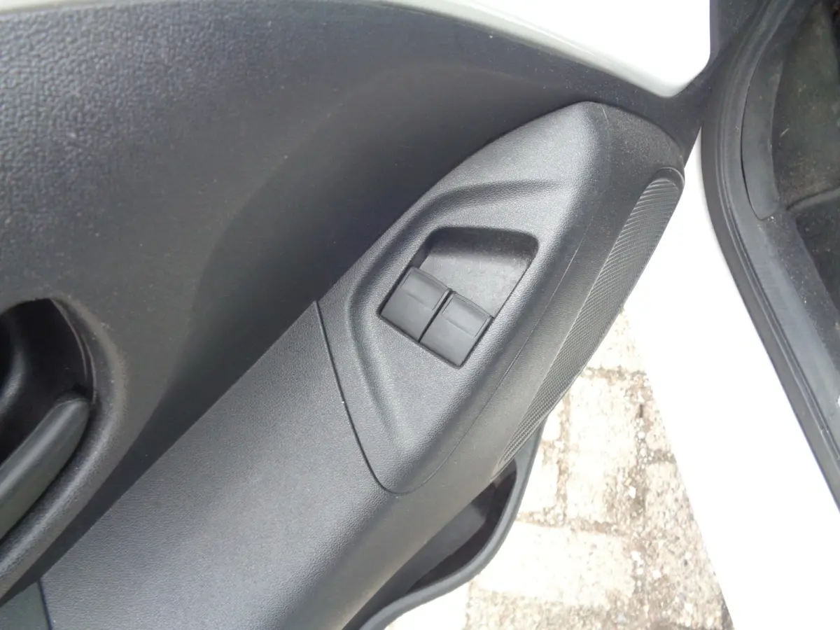 1.0 VVT-i x-fun Airco, Bluetooth
