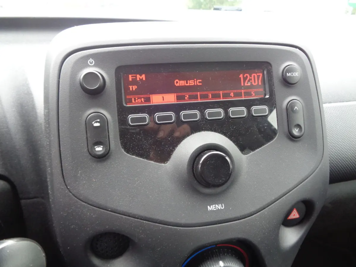 1.0 VVT-i x-fun Airco, Bluetooth