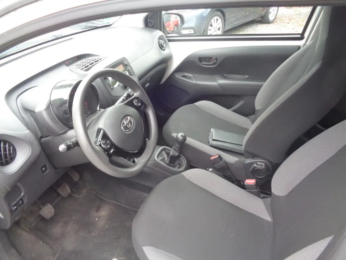 1.0 VVT-i x-fun Airco, Bluetooth