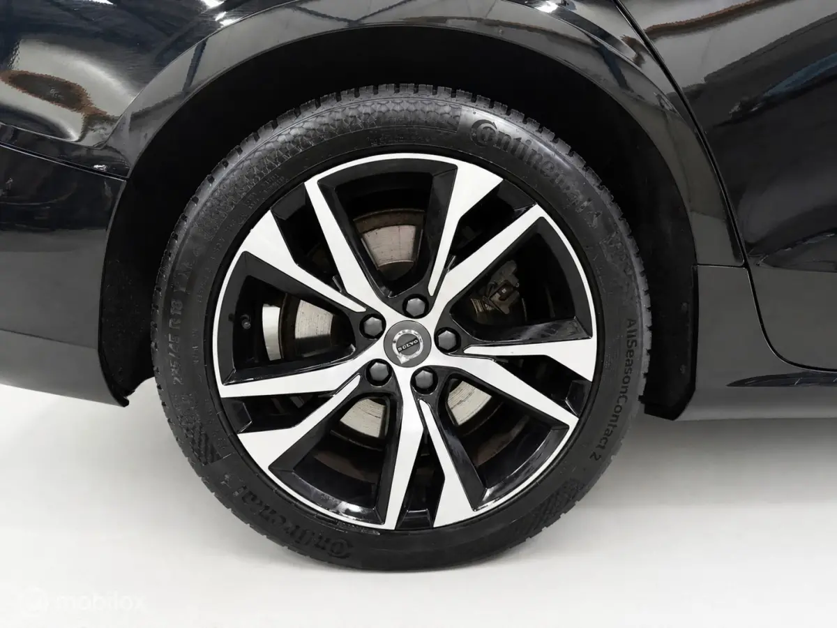 2.0 T6 Twin Engine AWD Momentum SPORTINTERIEUR