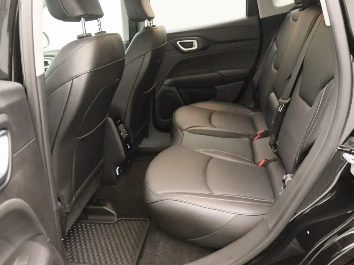 1.5T e-Hybrid Upland | Navigatie | Leder | Camera |