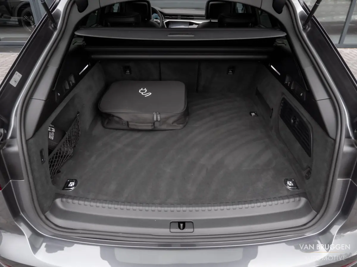 55 TFSI e quattro S-Line Pano 360 Trekhaak Koeling Sfeer Parfum BTW