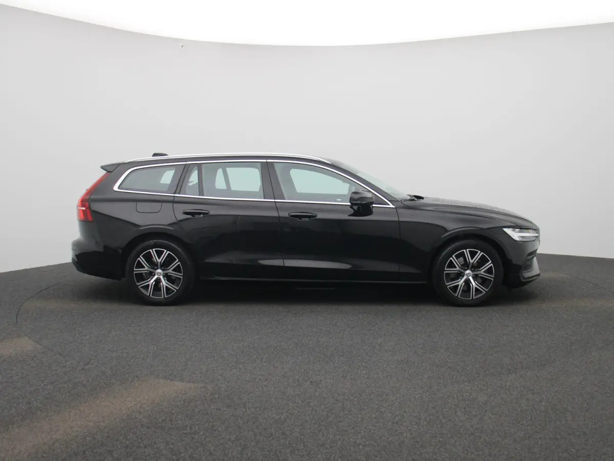 B3 Geartronic Momentum Pro | ACHTERUITRIJCAMERA | ELEKTRISCHE KOFFERKLEP | STOELVERWARMING | STUURVERWARMING | APPLE CARPLAY - ANDROID AUTO | CLIMATE CONTROL |