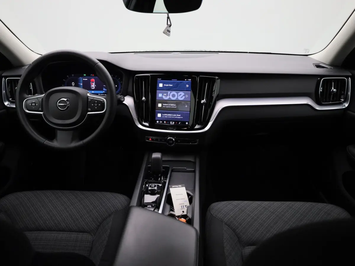 B3 Geartronic Momentum Pro | ACHTERUITRIJCAMERA | ELEKTRISCHE KOFFERKLEP | STOELVERWARMING | STUURVERWARMING | APPLE CARPLAY - ANDROID AUTO | CLIMATE CONTROL |