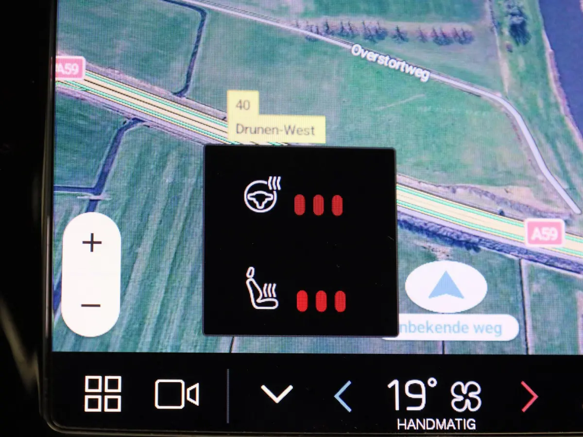 B3 Geartronic Momentum Pro | ACHTERUITRIJCAMERA | ELEKTRISCHE KOFFERKLEP | STOELVERWARMING | STUURVERWARMING | APPLE CARPLAY - ANDROID AUTO | CLIMATE CONTROL |