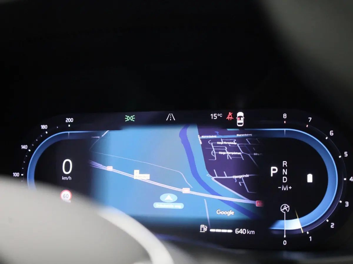 B3 Geartronic Momentum Pro | ACHTERUITRIJCAMERA | ELEKTRISCHE KOFFERKLEP | STOELVERWARMING | STUURVERWARMING | APPLE CARPLAY - ANDROID AUTO | CLIMATE CONTROL |