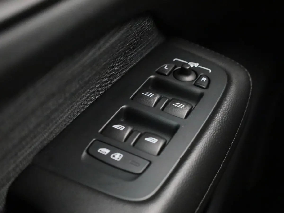 B3 Geartronic Momentum Pro | ACHTERUITRIJCAMERA | ELEKTRISCHE KOFFERKLEP | STOELVERWARMING | STUURVERWARMING | APPLE CARPLAY - ANDROID AUTO | CLIMATE CONTROL |