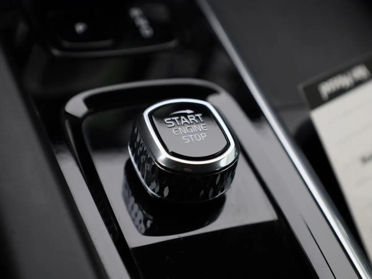 B3 Geartronic Momentum Pro | ACHTERUITRIJCAMERA | ELEKTRISCHE KOFFERKLEP | STOELVERWARMING | STUURVERWARMING | APPLE CARPLAY - ANDROID AUTO | CLIMATE CONTROL |