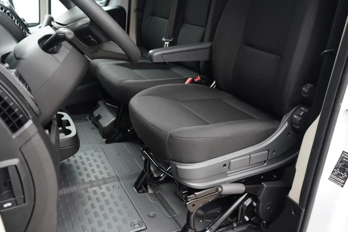 2.2 MJet 140 pk L4 Pick Up / Open Laadbak Airco, Cruise Control, 3-Zits, LxBxH 420x202x40 cm Nieuw