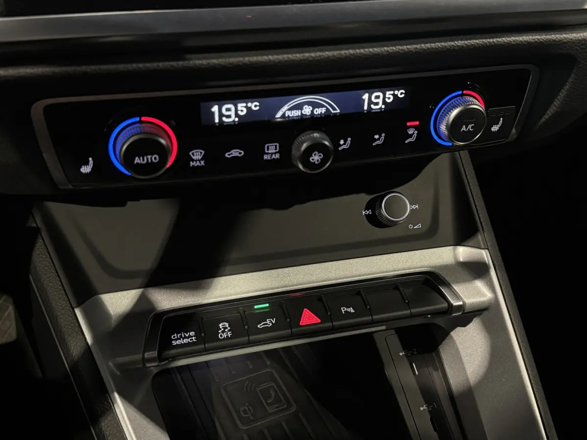 45 TFSI e S-line | 20 inch | LED | Carplay | Dodehoek | Alcantara | Virtual | Stoelverwarming | ACC | 1e eig.