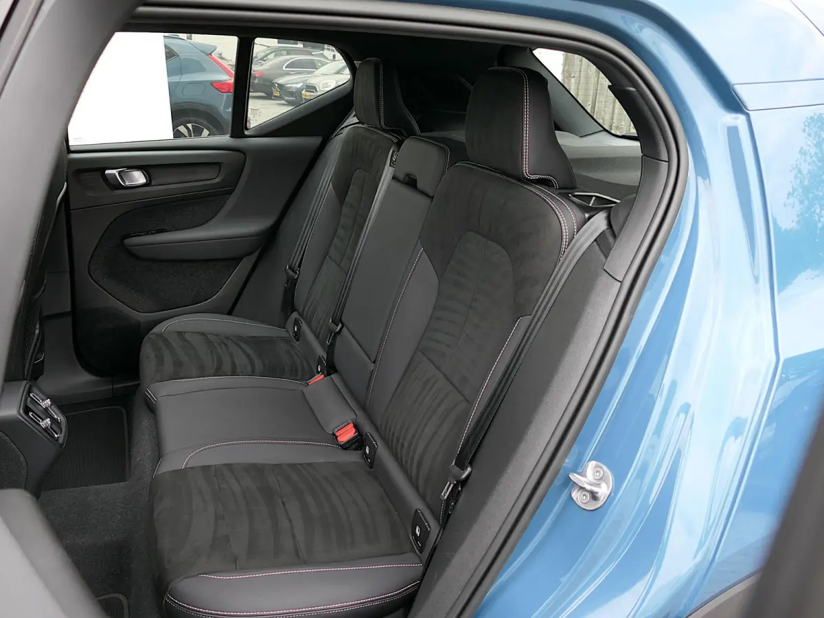 2.0 B4 AWD Ultimate Dark | Panoramadak | 360°-camera | Harman/Kardon | Memory | Apple/Android Carplay | Google | 20-inch | Leder-/Alcantara | Draadloze telefoonlader