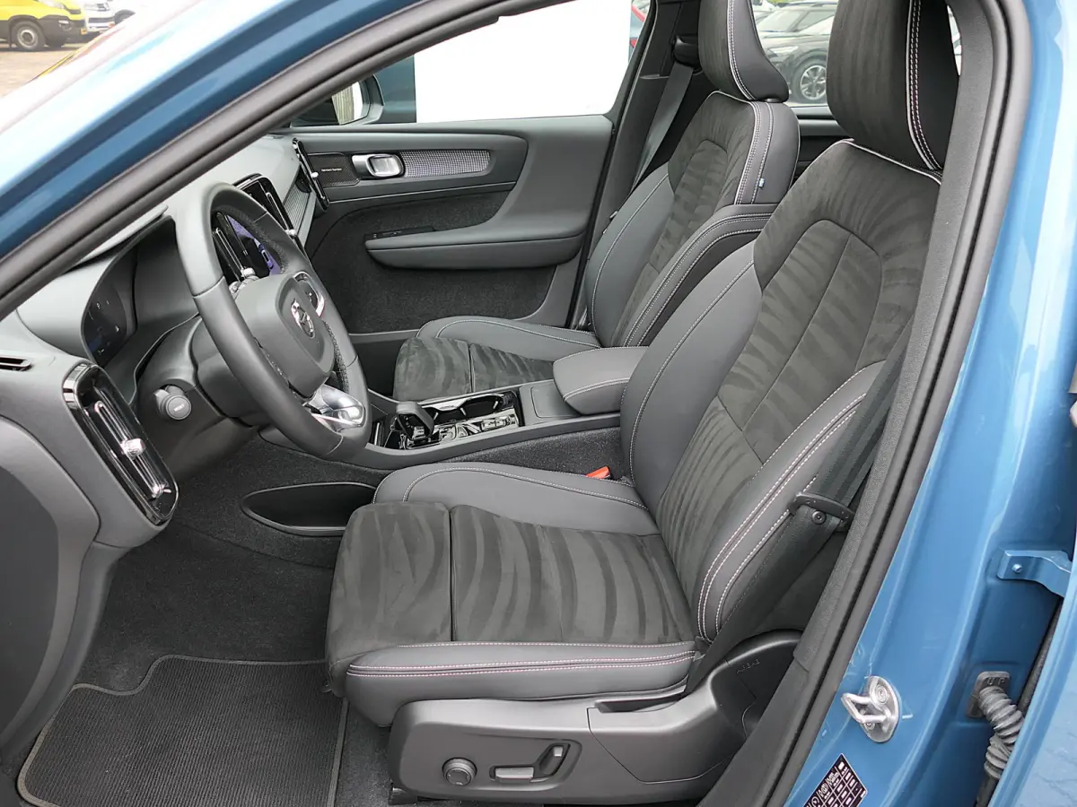 2.0 B4 AWD Ultimate Dark | Panoramadak | 360°-camera | Harman/Kardon | Memory | Apple/Android Carplay | Google | 20-inch | Leder-/Alcantara | Draadloze telefoonlader