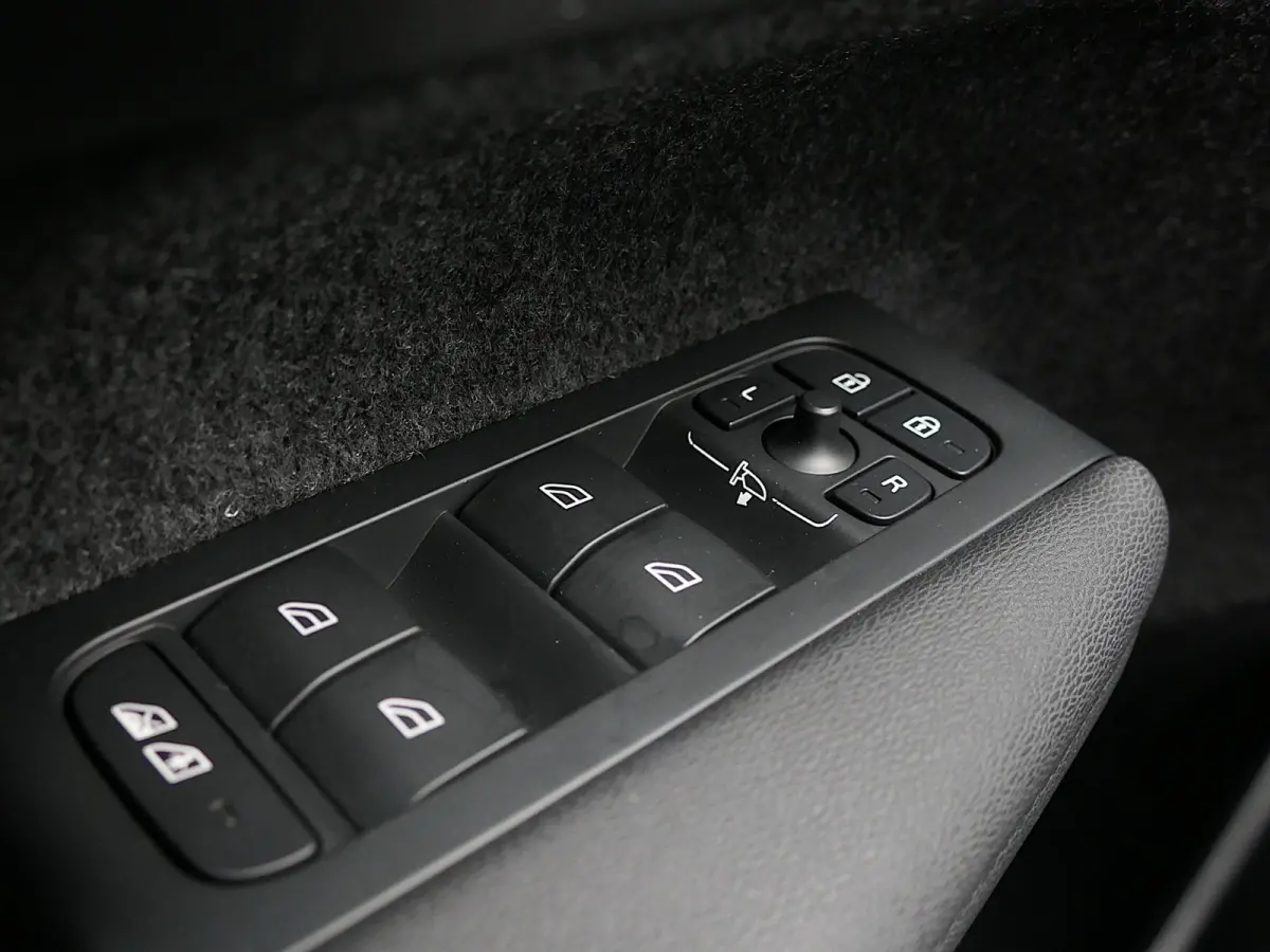 2.0 B4 AWD Ultimate Dark | Panoramadak | 360°-camera | Harman/Kardon | Memory | Apple/Android Carplay | Google | 20-inch | Leder-/Alcantara | Draadloze telefoonlader