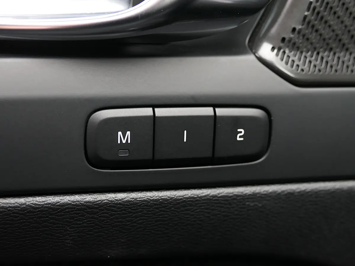 2.0 B4 AWD Ultimate Dark | Panoramadak | 360°-camera | Harman/Kardon | Memory | Apple/Android Carplay | Google | 20-inch | Leder-/Alcantara | Draadloze telefoonlader