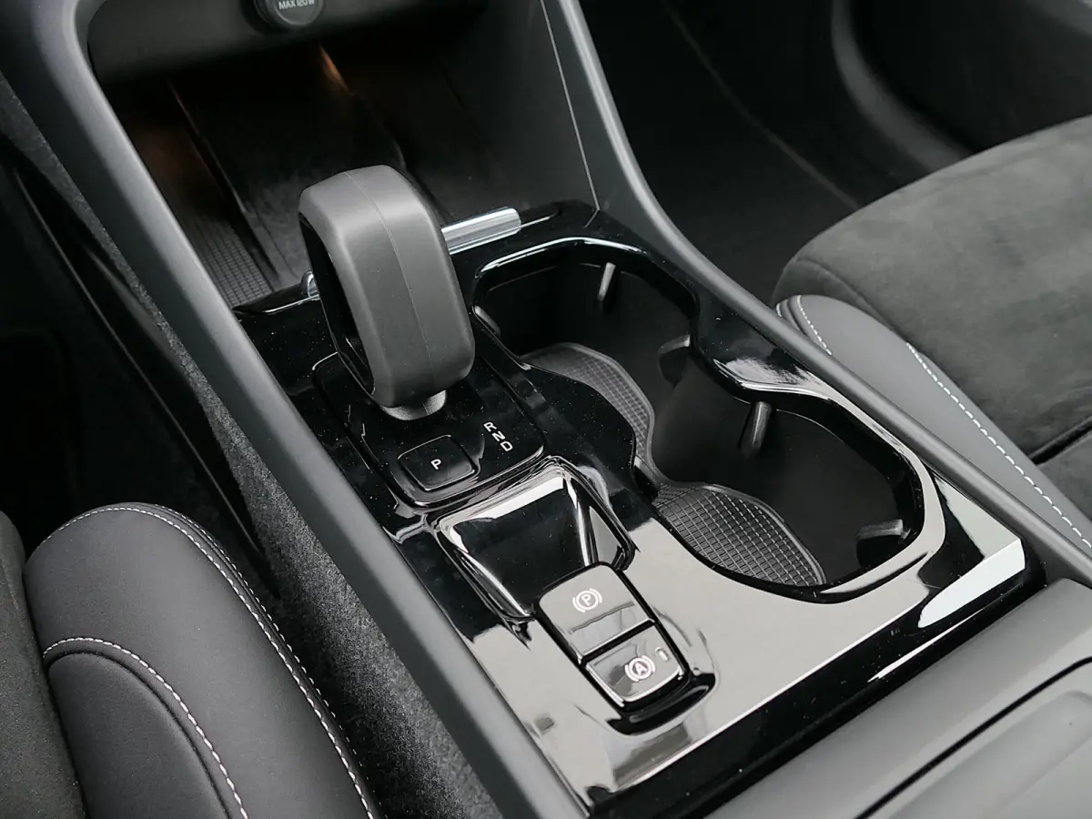2.0 B4 AWD Ultimate Dark | Panoramadak | 360°-camera | Harman/Kardon | Memory | Apple/Android Carplay | Google | 20-inch | Leder-/Alcantara | Draadloze telefoonlader
