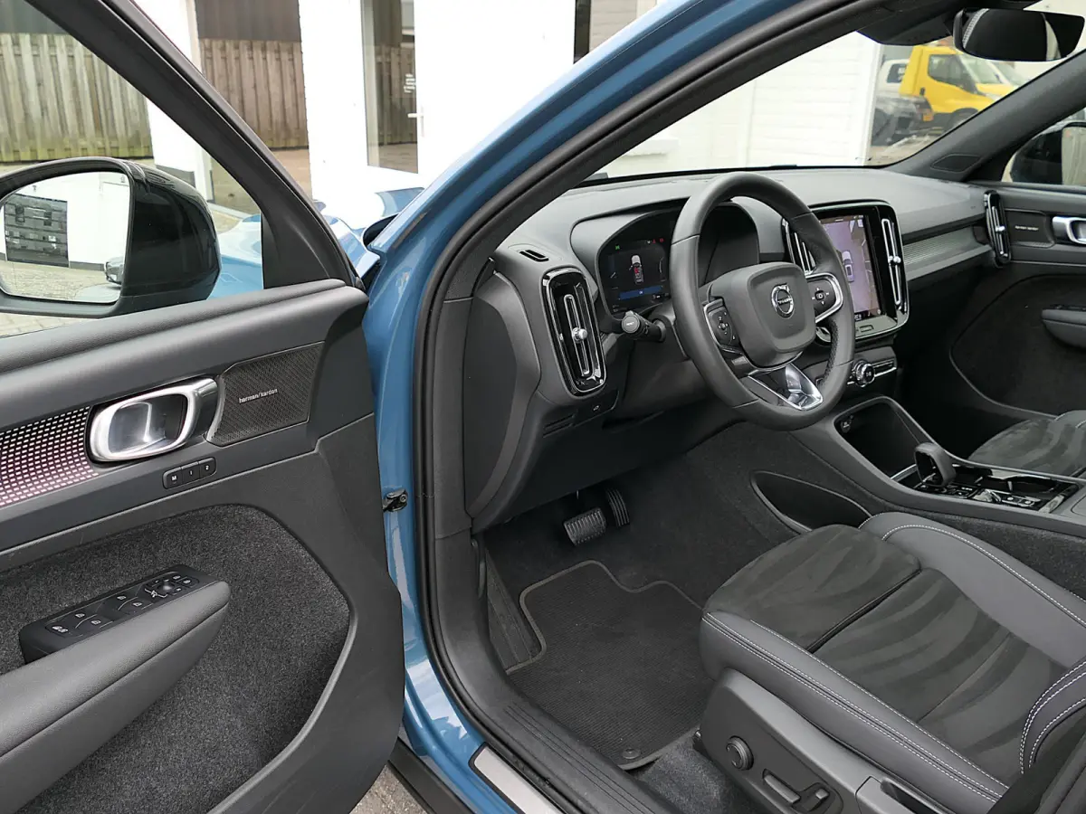 2.0 B4 AWD Ultimate Dark | Panoramadak | 360°-camera | Harman/Kardon | Memory | Apple/Android Carplay | Google | 20-inch | Leder-/Alcantara | Draadloze telefoonlader