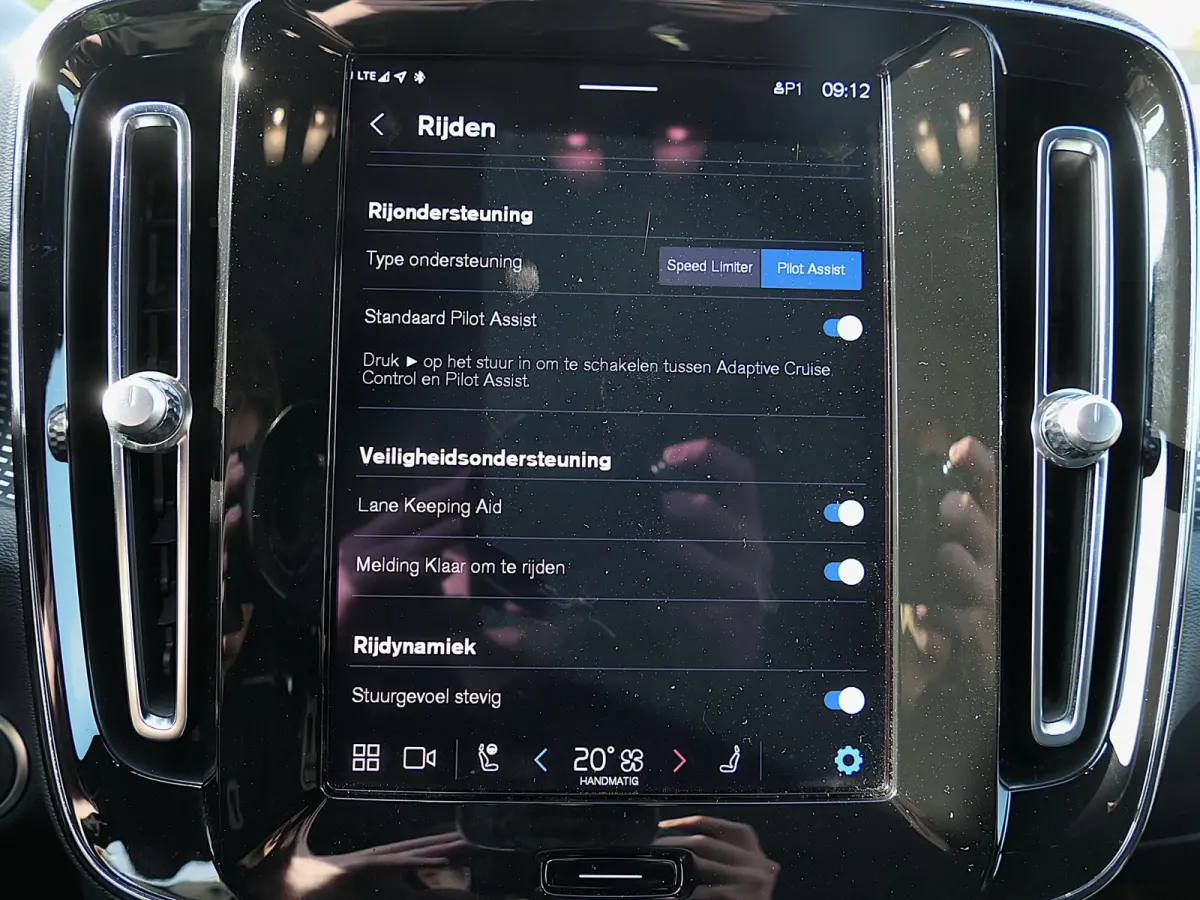 2.0 B4 AWD Ultimate Dark | Panoramadak | 360°-camera | Harman/Kardon | Memory | Apple/Android Carplay | Google | 20-inch | Leder-/Alcantara | Draadloze telefoonlader