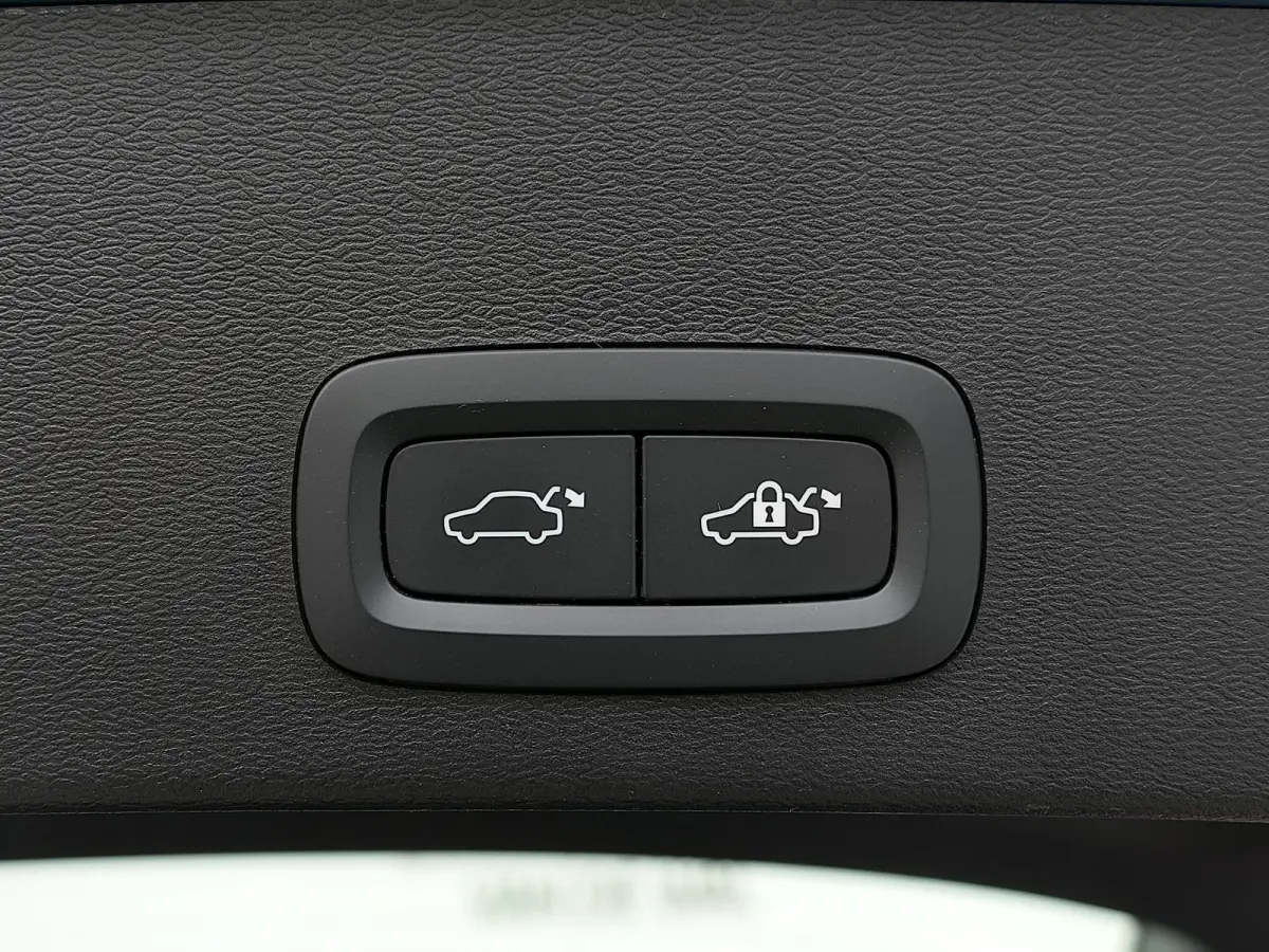2.0 B4 AWD Ultimate Dark | Panoramadak | 360°-camera | Harman/Kardon | Memory | Apple/Android Carplay | Google | 20-inch | Leder-/Alcantara | Draadloze telefoonlader