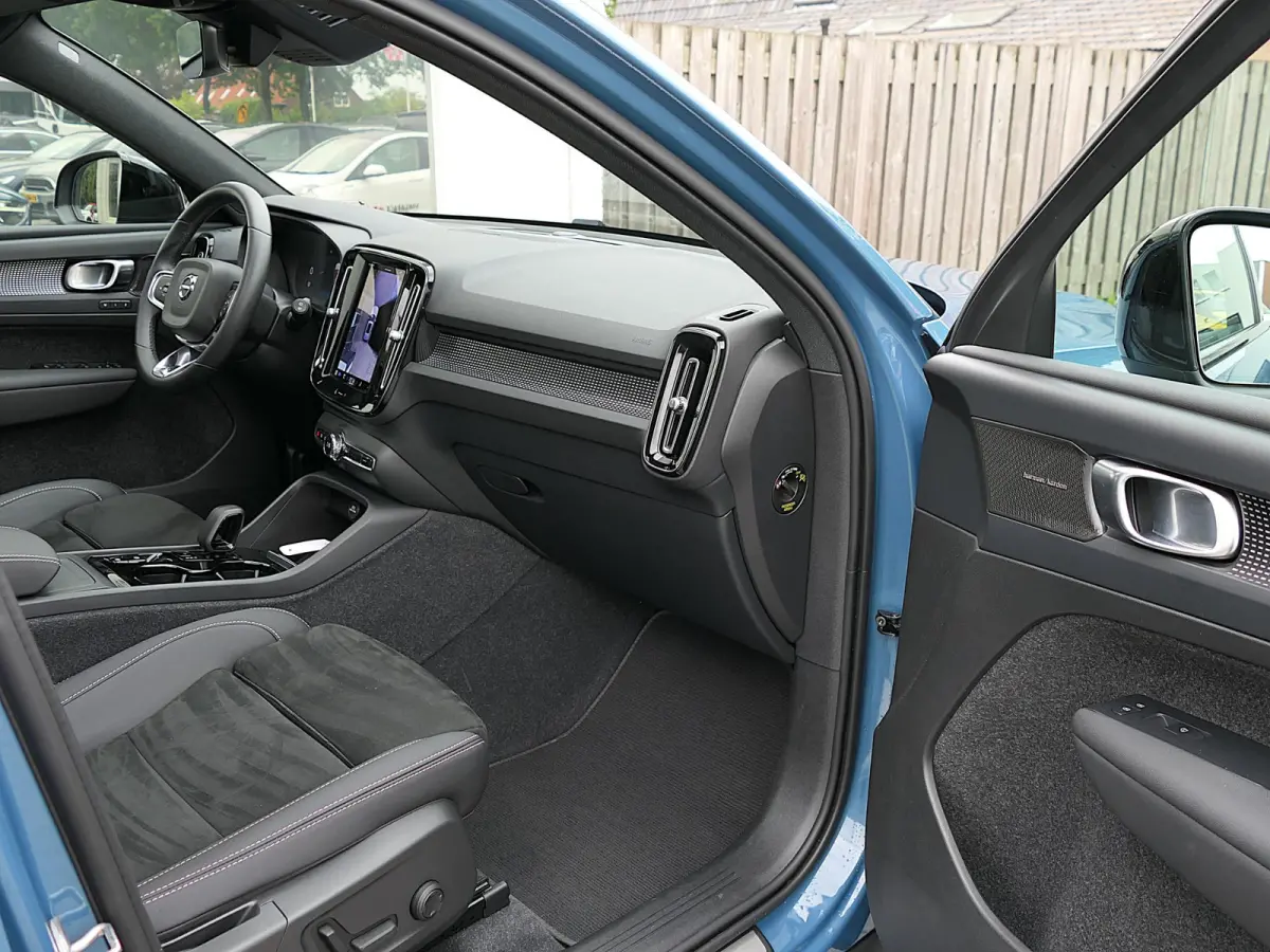 2.0 B4 AWD Ultimate Dark | Panoramadak | 360°-camera | Harman/Kardon | Memory | Apple/Android Carplay | Google | 20-inch | Leder-/Alcantara | Draadloze telefoonlader