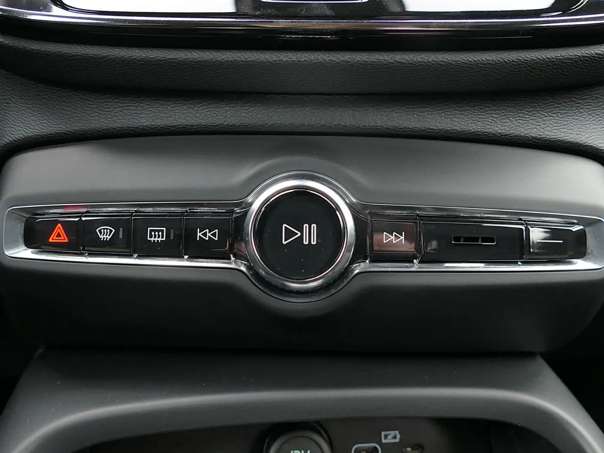 2.0 B4 AWD Ultimate Dark | Panoramadak | 360°-camera | Harman/Kardon | Memory | Apple/Android Carplay | Google | 20-inch | Leder-/Alcantara | Draadloze telefoonlader